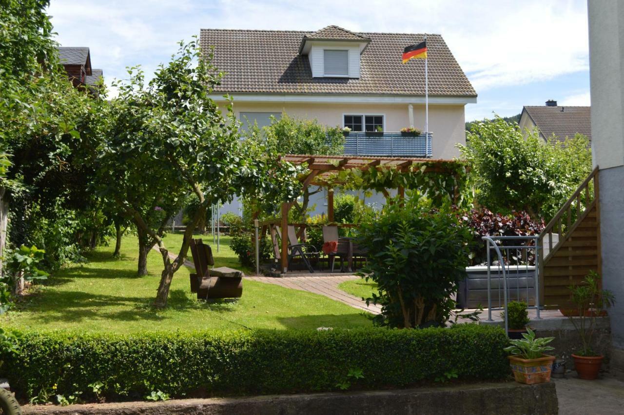 Ferienwohnung Riesling ブルッティヒ・ファンケル エクステリア 写真